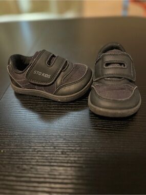 STQ Kids Black Velcro Toddler Shoes